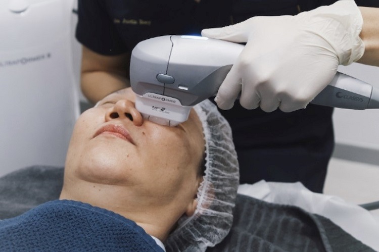 درمان سیاهی دور چشم با هایفوتراپی